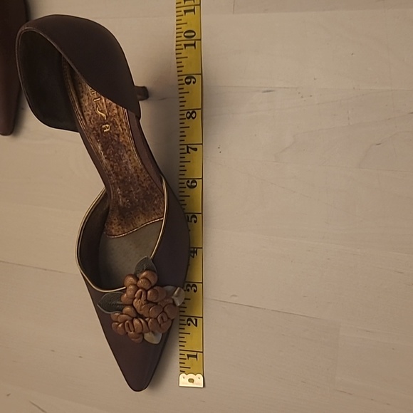 EUC Unis Brown/Bronze Floral Point Toe Open Side Pumps - Picture 12 of 16
